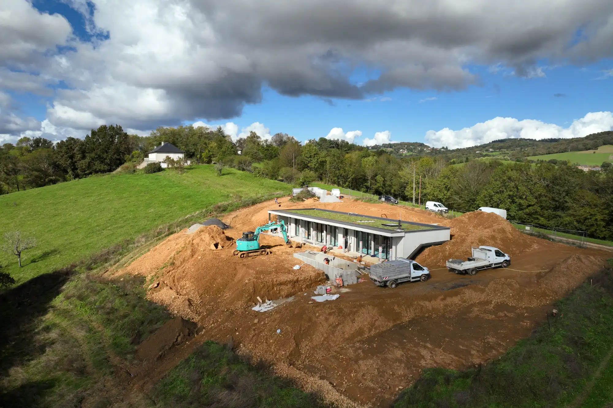 Vue oblique par drone d’un chantier de construction relevé par photogrammétrie