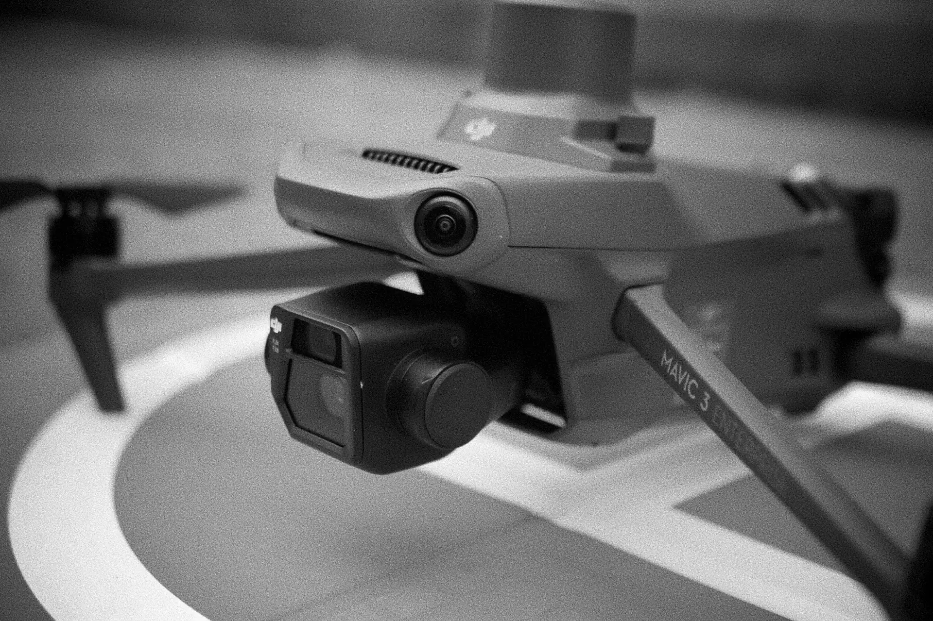 DJI Mavic 3 Enterprise RTK, drone professionnel utilisé dans le cadre d’opérations réglementées