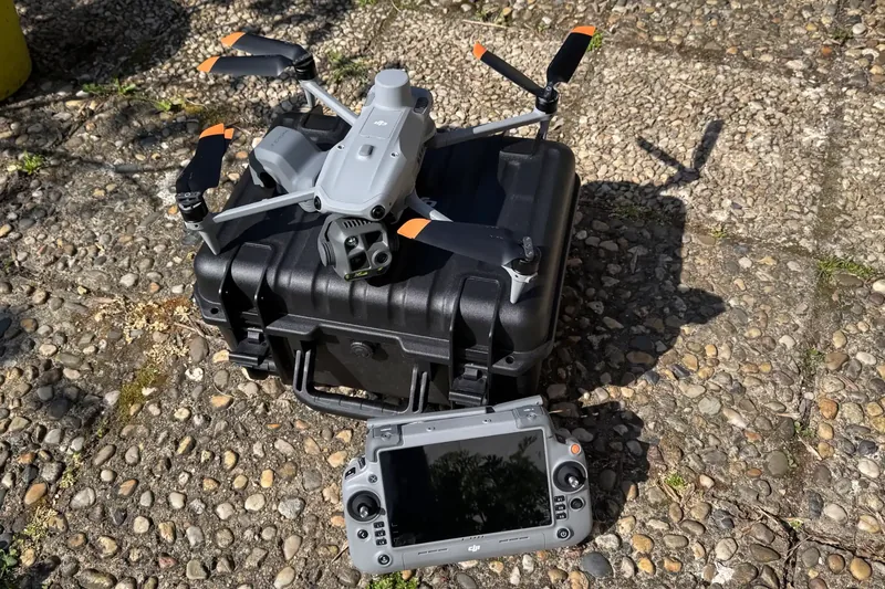 DJI Matrice 4T, drone équipé d’une caméra thermique utilisé aujourd’hui par Drones Icare pour les inspections photovoltaïques