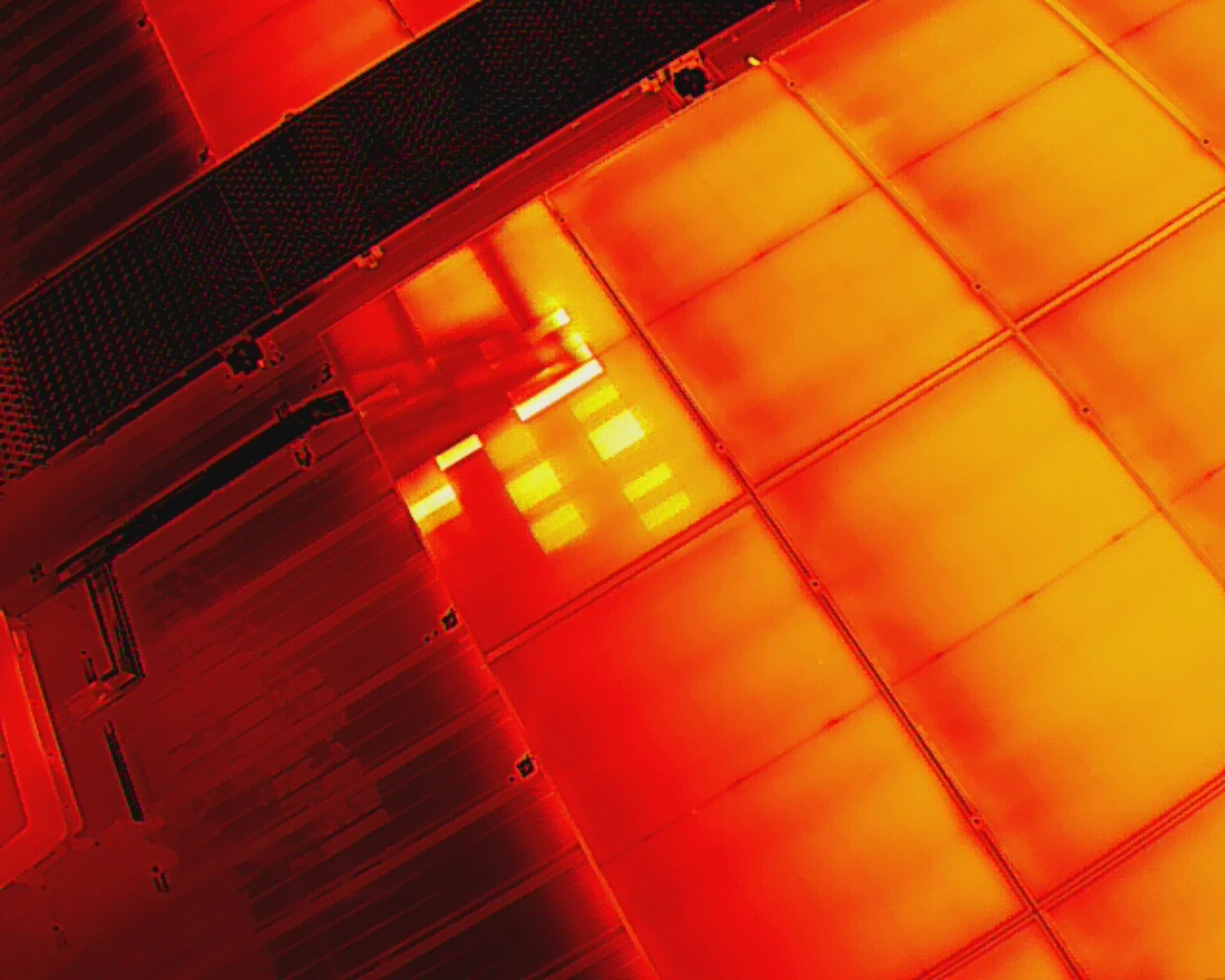 Photo thermique montrant l’ombre de l’échelle pouvant être confondue avec un échauffement