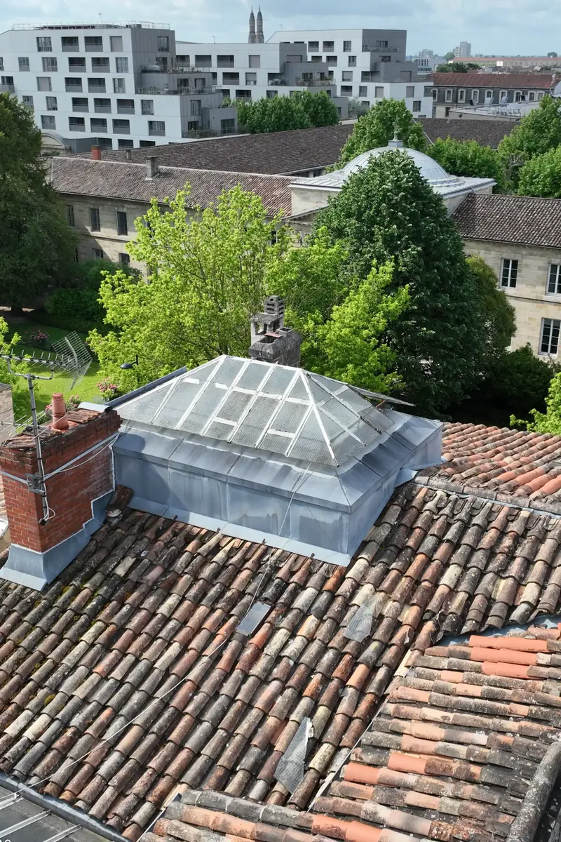 Inspection par drone d’une toiture et de sa verrière à Bordeaux