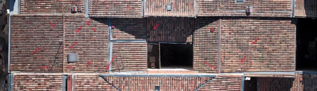 Orthophoto de toiture très haute définition issue d’une inspection par drone permettant de localiser les désordres