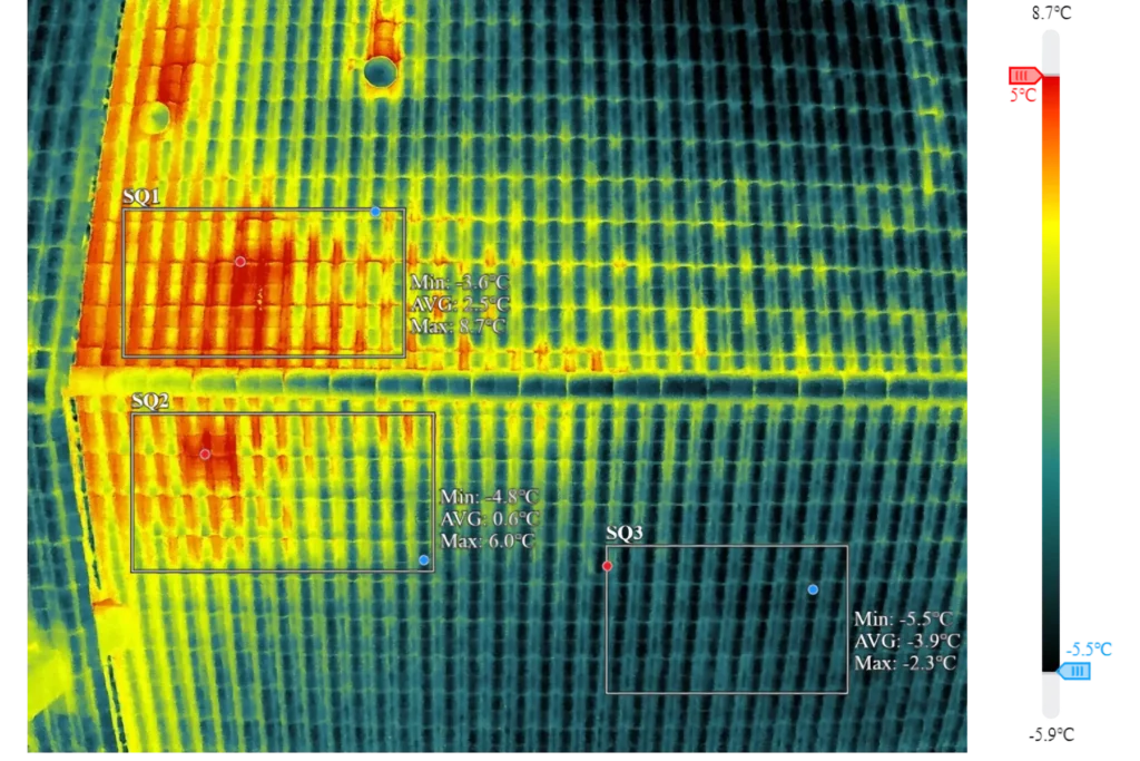 Thermogramme de toiture montrant une zone plus chaude au niveau du faîtage révélant un probable défaut d’isolation